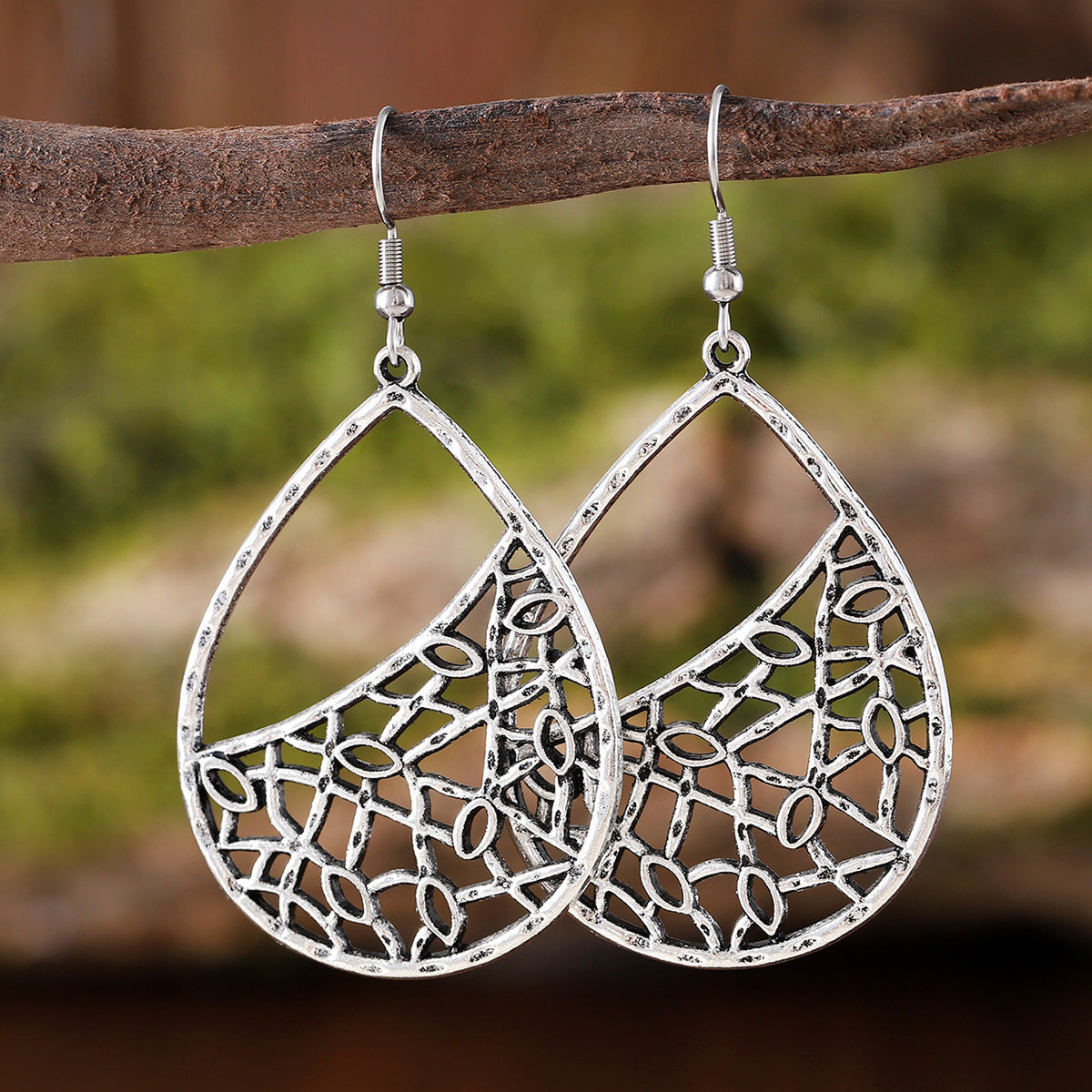 Vintage Drop-shaped Hollow Woven Wire Mesh Pendant Earrings