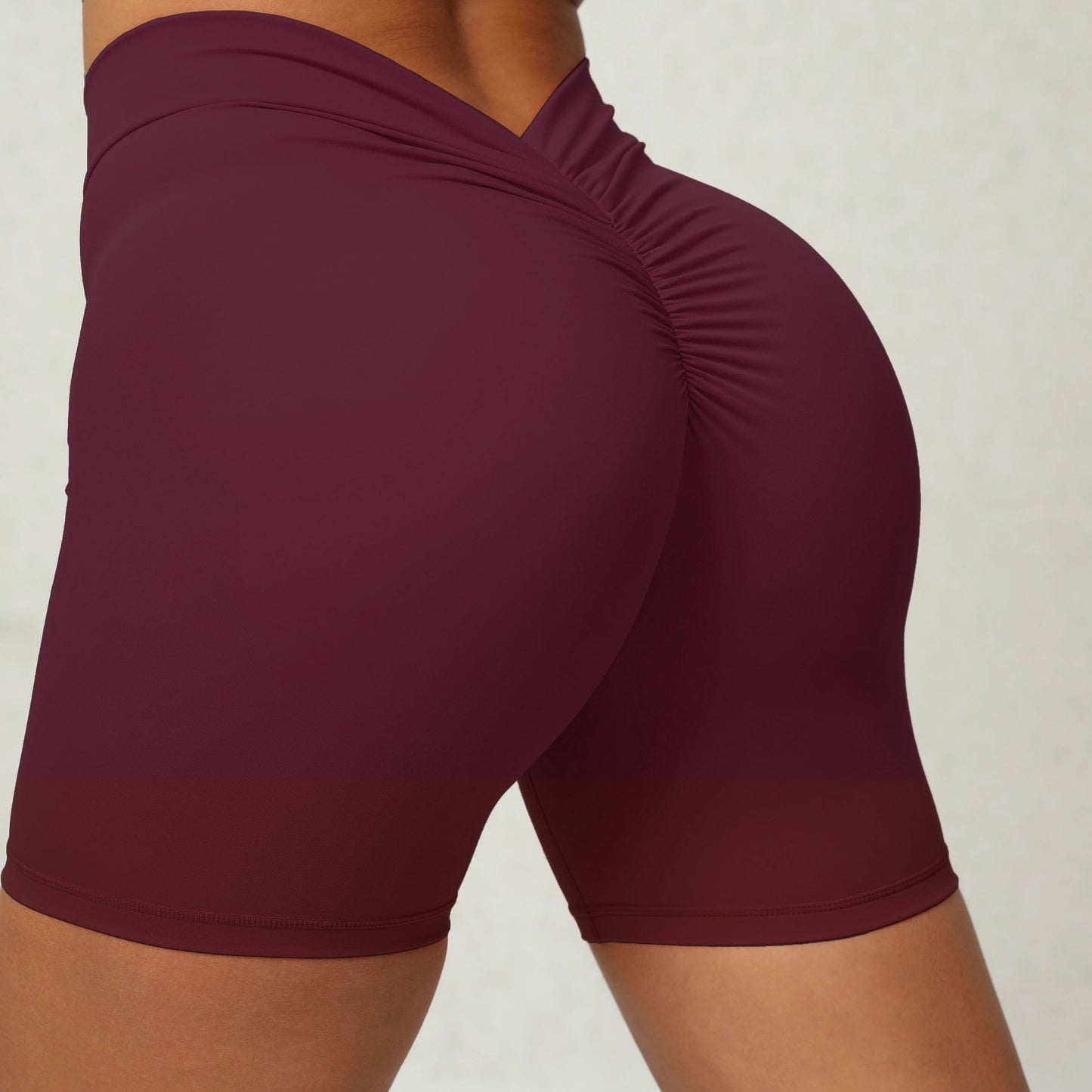 Zurück Taille Tiefe V-förmige Falten enge Yoga Shorts