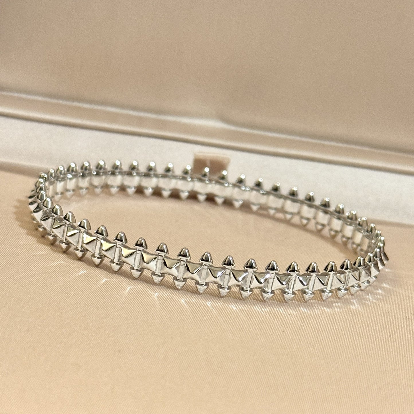 Versatile Personality S925 Sterling Silver Rivet Glossy Bracelet